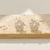 Pendientes Florales de Perlas de Alta Gama, Modernos y Versátiles para el Trabajo y el Uso Diario, Lujo Ligero y Accesorios Exquisitos