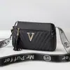 Bolsa Transversal Grande Capacidade Feminina 2025 Inverno Novo Estilo Feminino High-End Simples Bolsa Cilíndrica Bolsa Transversal de Ombro para Mulheres