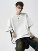 Camiseta Masculina de Manga Curta com Letras Concavas e Convexas Estilo Americano Pesado Verão 2025 Nova Marca Tendência Design Solto Meia-Manga