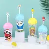 Taza de plástico de panda de dibujos animados creativa Valor de color alto de la red roja Taza linda para niños Taza de plástico con pajilla Disponible al por mayor