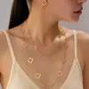 Conjunto Único de Colar e Brincos de Trevo de Quatro Folhas Dupla Camada, Corrente de Clavícula Oca de Luxo Leve, Versátil para o Dia a Dia