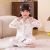 Ropa para Padres e Hijos Pijamas de Algodón Nube Manga Larga Solapa Dibujo Niña Pequeña Primavera y Otoño Conjunto de Ropa para el Hogar para Niños de Edad Media Se Puede Usar Afuera