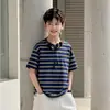 Nueva camiseta de manga corta a rayas para niños, estilo coreano, corte holgado, marca de moda, top casual para niños mayores, camiseta moderna versátil y transpirable