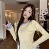 Camiseta de Manga Larga a Cuadros Falsa de Dos Piezas Amarilla para Mujer, Nuevo Estilo Otoño e Invierno, Camiseta Base de Capa Interior con Encaje, Top Dulce y Picante Chic