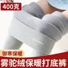 Calça de algodão com forro de fleece estilo Harbin para mulheres, projetada para uso ao ar livre, apresentando uma textura semelhante a nuvens e uma cor cinza espessa e quente, perfeita para o inverno de 2026
