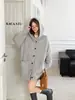 Cardigã de tricô casual com capuz de cor sólida, novo modelo outono e inverno 2026, elegante e versátil, casaco suéter de comprimento médio para mulheres