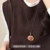 Collar colgante geométrico de madera vintage, que irradia una estética sofisticada de 'dinero viejo', una cadena para la clavícula al estilo Meilad, joyería de colgante largo para mujer, venta al por mayor