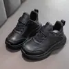Tênis Esportivo Casual Preto Confortável com Velcro para Homens e Mulheres Sapatos de Meia-Estação para Crianças Tênis Esportivo Infantil Sapatos de Pai 2026