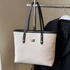 La popular bolsa de mano grande casual retro simple de este año para mujer, para el trabajo y los desplazamientos, bandolera de color liso versátil