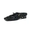 Sandálias e chinelos de lantejoulas britânicos da moda para usar ao ar livre, sandálias de bico fechado vazadas de salto baixo, tamanhos 32-43, sapatos de comércio exterior