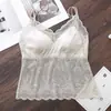 Camisola sexy de satén con encaje estilo francés, sin espalda, para mujer con copas acolchadas integradas, adecuada para usar por fuera o por dentro, sin varillas, estilo delgado