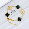 Joyas chapadas en oro de la misma tienda: Pulsera de trébol de cuatro hojas de cinco flores con incrustaciones de ágata negra para mujer, pulsera de trébol de la suerte, moderna y versátil
