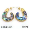 Pendientes retro franceses, de lujo ligero, creativos, geométricos en forma de C de acero de titanio con detalles de perlas iridiscentes, que exudan un estilo chic y único; al por mayor