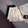 Falda corta 2026 primavera-verano nuevo estilo mezclilla blanca volantes irregulares falda de línea A de cintura alta falda anti-exposición para mujer