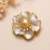 Broche de Camelia de Perlas Grises Estilo Chanel para Mujer, Moderno, Elegante, de Alta Gama, Versátil, Accesorio para Abrigo