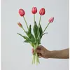 Cola macia 5 ramos amarrado tulipa decoração de mesa em casa noiva do casamento segurando flor sentir tulipa flor artificial