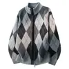Suéter Cardigan Novo Masculino Outono/Inverno 2026 Gola Alta com Zíper, Jaqueta Casual de Malha Diamante Solta Moda Jovem