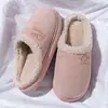 Novos Chinelos de Algodão para Uso Doméstico, Chinelos de Algodão de Inverno Quentes para Interior com Pelúcia Adicionada, Chinelos de Pelúcia Antiderrapantes para Homens e Mulheres