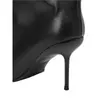 Novas botas de salto agulha pretas de bico fino com design plissado, para o estilo outono de alta moda, botas de cano médio que emagrecem e aumentam a altura.