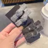 Clip de Pato de Lana Tejida Anudada de Gama Alta Gris Pasador de Diamantes Grises Pasador de Pelo Diseño de Nicho Clip para Flequillo Lateral