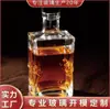 Fabricante produz garrafas quadradas de vidro transparente para bebidas alcoólicas estrangeiras e vinho, garrafas de uísque suportam logotipo personalizado