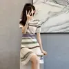 Comércio Exterior Roupas Femininas Verão 2023 Novo Estilo Elegante Efeito Emagrecedor Luxo Acessível Estilo Deusa Design Manga Curta Malha