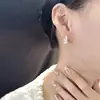 Arete Trapezoidal Arena Flash Ins Europeos Franceses y Americanos Aretes de Gama Alta Aretes de Moda Viento Frío Cara de Arena Hebilla de Oreja en Forma de U