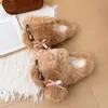 Pacote de Inverno para Bolo Pequeno e Sapatos de Algodão Veludo Plus Novas Pantufas Preguiçosas para Casa Uso Interno Externo Slip-on Feminino 2026