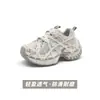 Zapatos de papá 2026 modelo nuevo, artículo popular de moda de este año, súper estilosos para otoño, cómodos para los pies, zapatos casuales con plataforma gruesa para mujer que aumentan la altura