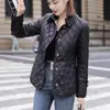 Estación de Invierno 2025 Europea Nuevo Estilo Británico para Mujer de Botonadura Única Ajustado Acolchado Cálido Adelgazante Manga Larga Ligero de Algodón Abrigo