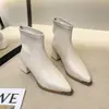 Botines de tobillo con punta afilada de temperamento para mujer estilo Otoño/Invierno 2026 cremallera trasera tacón grueso adelgazantes versátiles simples para el trabajo elásticos botas adelgazantes