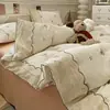 Juego de cama de cuatro piezas con ribete de encaje, sábana de algodón lavado amigable con la piel, funda de edredón, sábana bajera ajustable, cubrecama de tres piezas para dormitorio de estudiante