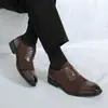 Zapatos formales de cuero con cordones para tallas grandes transfronterizos, zapatos casuales de cuero de color sólido retro para hombre, zapatos de moda de suela plana para novio