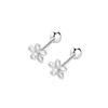 Aretes de tornillo de flor pequeña hueca de plata 999 para el cuidado de perforaciones, aretes elegantes y sofisticados, aretes de diseño de nicho para mujer