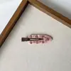 Presilha de Cabelo Rosa Doce e Delicada em Acetato com Design de Flor e Strass, Presilha Lateral Discreta para Mulheres