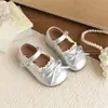 Zapatos de piel para niños 2026 primavera y otoño nuevos estilo coreano versátiles zapatos de princesa con lazo para niñas con suelas suaves y ribete de encaje