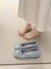 Sapatilhas Femininas Estilo Borboleta Inspiradas em Chanel com Solas Macias, Estilo Retro Francês para Noite, Delicados Sapatos Prateados para Primavera/Verão