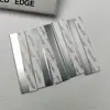 Cuchillas de afeitar para dar forma a las cejas, herramientas desechables para tatuaje de cejas, artículos de belleza, herramientas de maquillaje de tienda de 2 yuanes, suministro al por mayor para mercados nocturnos y puestos callejeros