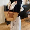Fornecido diretamente pelo fabricante, bolsa de ombro feminina, bolsa tecida artesanal vintage europeia e americana, bolsa de palha, bolsa de mão casual estilo férias para mulheres