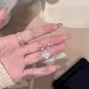Qimeng Tianying Colar Estilo Medieval Rosa Flor de Cerejeira Madrepérola Trevo de Quatro Folhas para Mulheres, Luxo Acessível Corrente Elegante e de Alta Qualidade para Clavícula