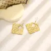 Pendientes Retro de Rayas Verticales Estilo Europeo y Americano Pendientes de Corazón Hueco de Acero Inoxidable de Gama Alta Pendientes de Mariposa Pendientes de Nicho para Mujer