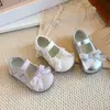 Zapatos de piel para niños 2026 nuevos zapatos de princesa para niñas primavera-verano con lazo, malla, transpirables, mocasines de corte bajo para niños pequeños