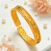 Pulsera Abierta con Zirconia Incrustada de Oro Arena de Vietnam para Mujer Estilo Retro Oro Imitación Tallado Nubes Propicias Estilo de Corte Joyería Yiwu