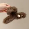Atmósfera de Otoño e Invierno Pinza para el Cabello de Tamaño Mediano Elegante Versátil para la Parte Posterior de la Cabeza Recogido Pinza de Tiburón Alta Apariencia Pinza de Garra de Felpa Accesorios para el Cabello
