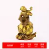 Estatua de Mono Ruyi de Latón Presentando Melocotón de Longevidad, Simbolizando Fortuna y Longevidad, Adorno Decorativo para el Hogar de Latón