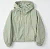 Chaqueta corta con capucha versátil estilo coreano para mujer, nueva colección casual primavera y otoño 2026, rejuvenecedora, elegante, corte holgado, top adelgazante