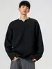 Camiseta de manga comprida estilo americano para homens, top com decote V, camisa básica de gola redonda com caimento solto, textura casual, adequada para o outono