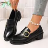 Venta al por mayor transfronteriza europea y americana de zapatos de punta con tacón grueso y hebilla de cinturón, nuevos mocasines de talla grande de comercio exterior para mujer, venta al por mayor en el Reino Unido de tallas grandes