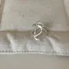 Anillo Metálico de Línea Irregular para Mujer, Diseño Único, Anillo de Moda y Versátil