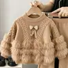 Conjunto de punto para niña de otoño e invierno: suéter con lazo y pantalones acampanados de punto trenzado con pelo sintético de visón, un conjunto de dos piezas